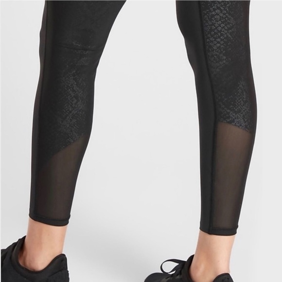 Athleta Stay Fly Reflective Tights 7/8 - Size Small - EUC - Picture 4 of 10